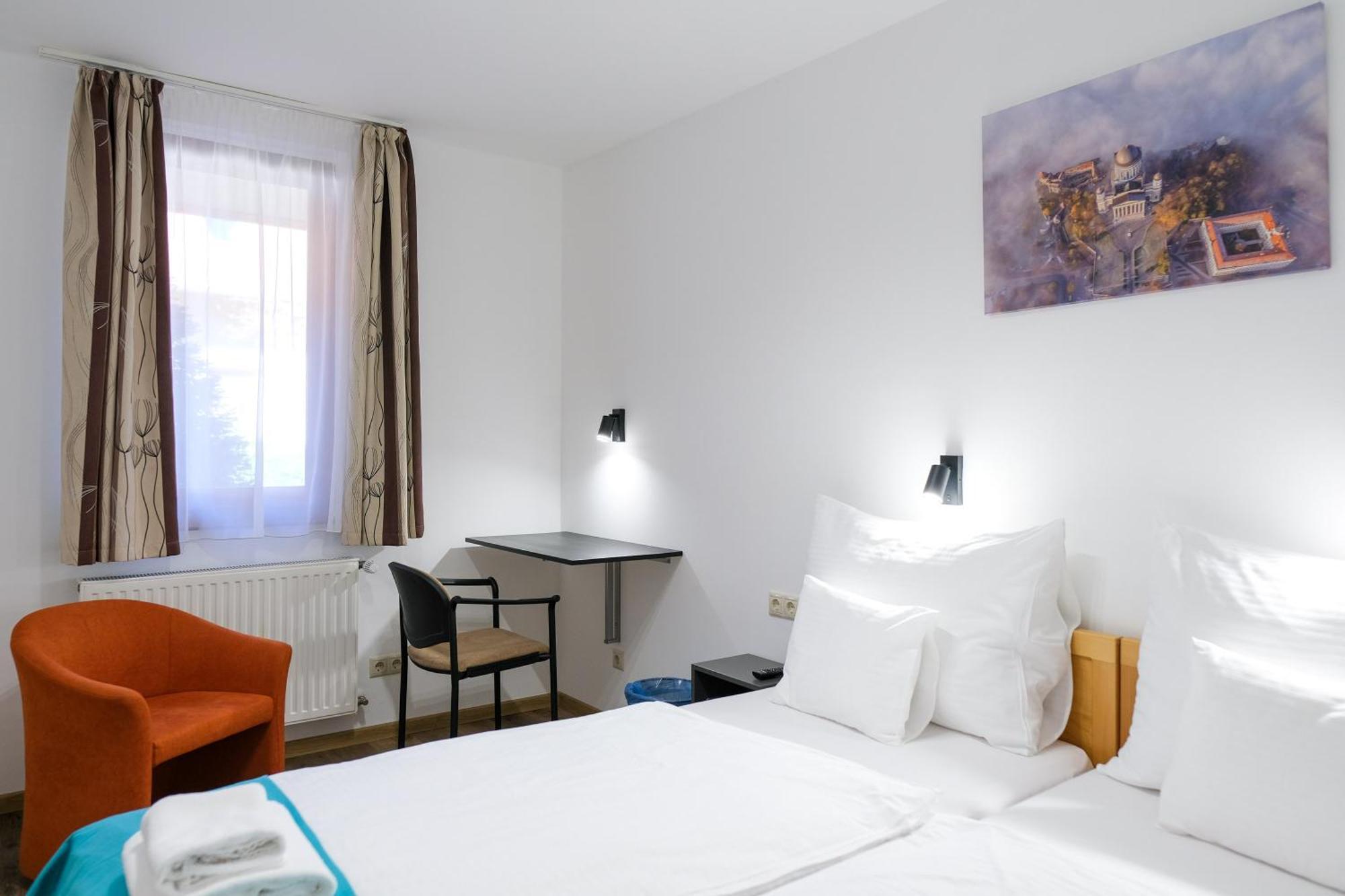 Adalbert Szent Gyoergy Haz Hotel 2*