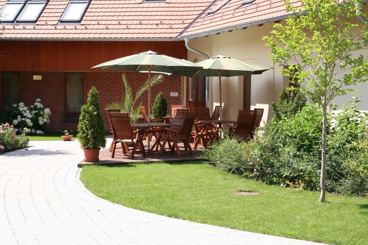 Hotel Adalbert Szent Gyoergy Haz