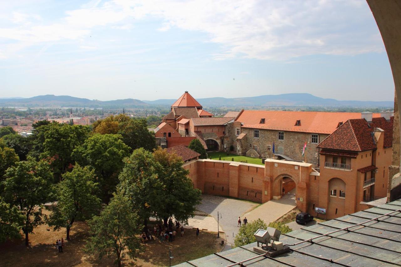 Adalbert Szent Gyoergy Haz Hotel